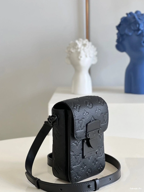 S-LOCK VUITTON LOUIS VERTICAL WEARABLE WALLET 0313